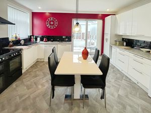 Kitchen/Diner- click for photo gallery